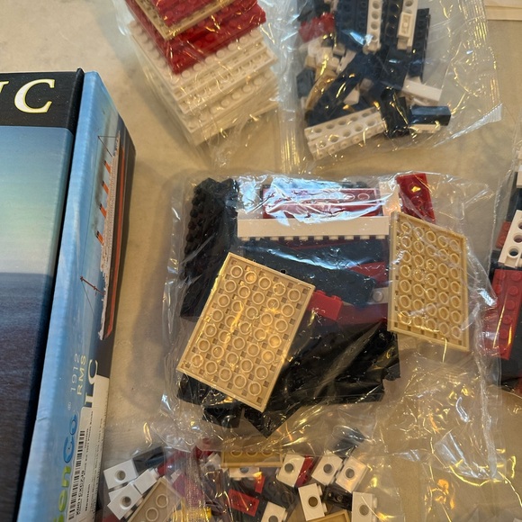 SuSenGo RMS Titanic Model Kit - Picture 6 of 6